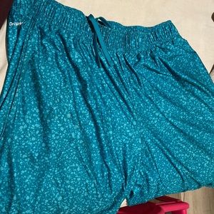 Men’s shorts size 32x34 in great shape